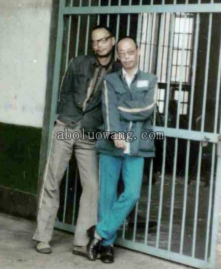 李旺阳与张善光（被判7年徒刑）1995年在湖南省第一监狱合影.jpg