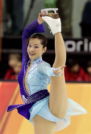 APTOPIX_WINTER_OLYMPICS_FIGURE_SKATING_WOMEN_TR2_JAPAN.sff_OLYPA143_20060223193105.jpg